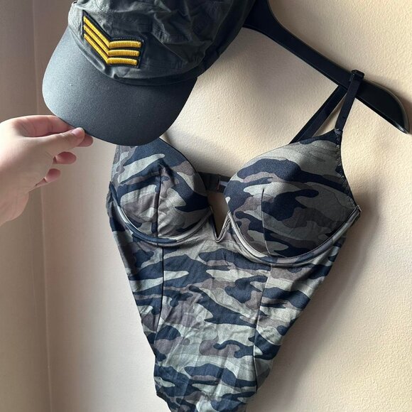 La Senza Camo Bodysuit & Hat - Picture 3 of 3